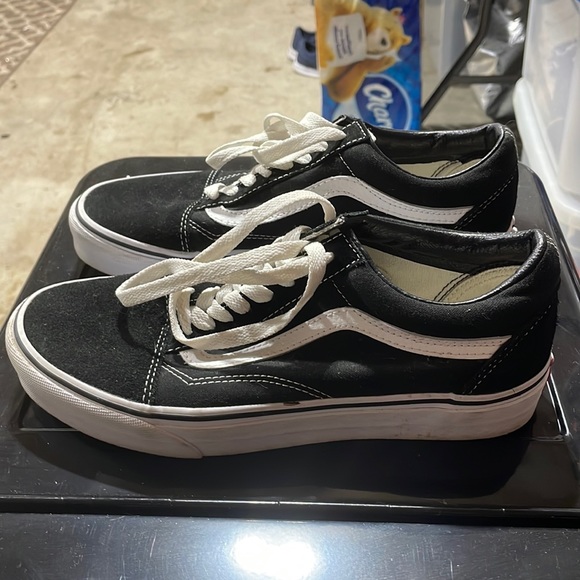 Black Old-Skool Unisex Vans - Picture 1 of 3